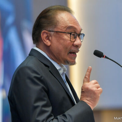 write-3r-issues-but-do-it-with-care,-anwar-tells-media