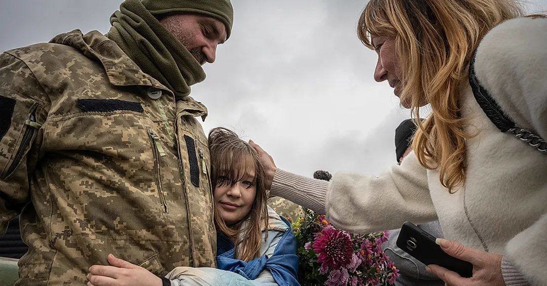 kremlius-ukrainieciu-vaikus-siuncia-i-karines-stovyklas-su-vienu-tikslu