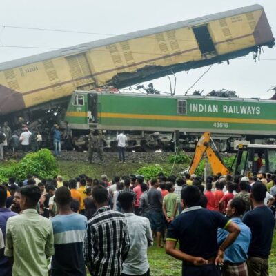 train-crash-in-eastern-india-kills-15,-injures-dozens
