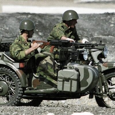 xxi-ojo-amziaus-kavalerija:-kam-rusijos-kariams-fronto-linijoje-reikalingi-motociklai