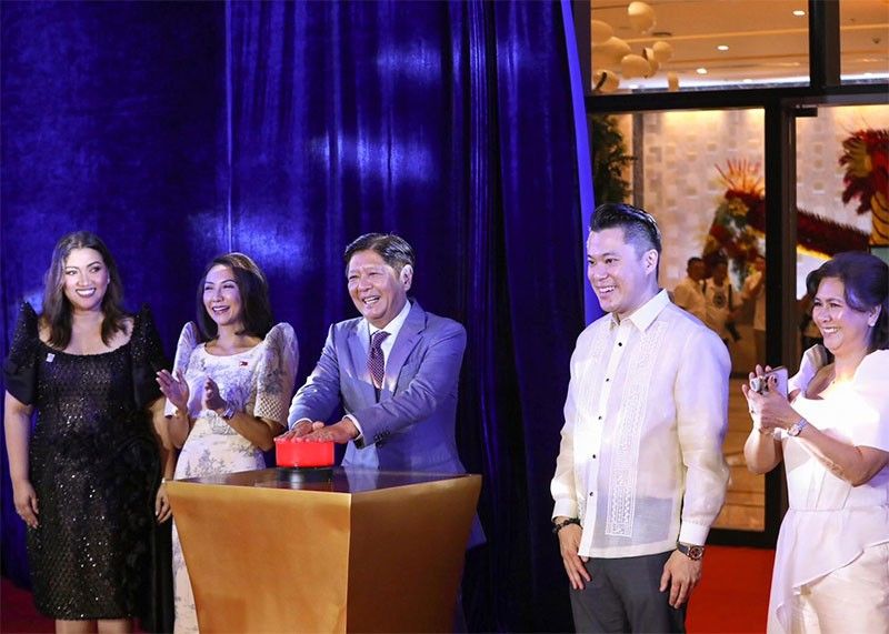 marcos-inaugurates-philippines-biggest-hotel