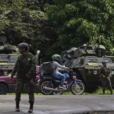 atentado-con-cochebomba-en-colombia-deja-tres-muertos,-entre-ellos-un-policia