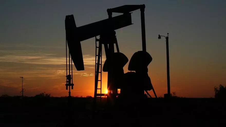 el-petroleo-se-estabiliza-tras-precios-record-en-dos-meses
