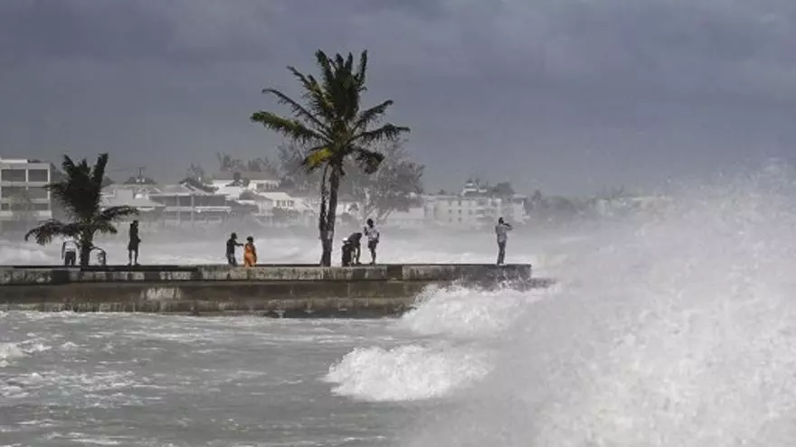 huracan-beryl-deja-cinco-muertos-en-el-caribe-y-se-debilita-camino-a-jamaica