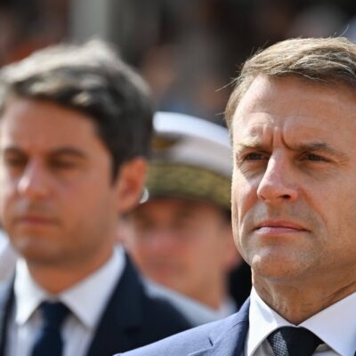 e-macronas-paprase-g.-attalio-kol-kas-likti-prancuzijos-premjero-poste