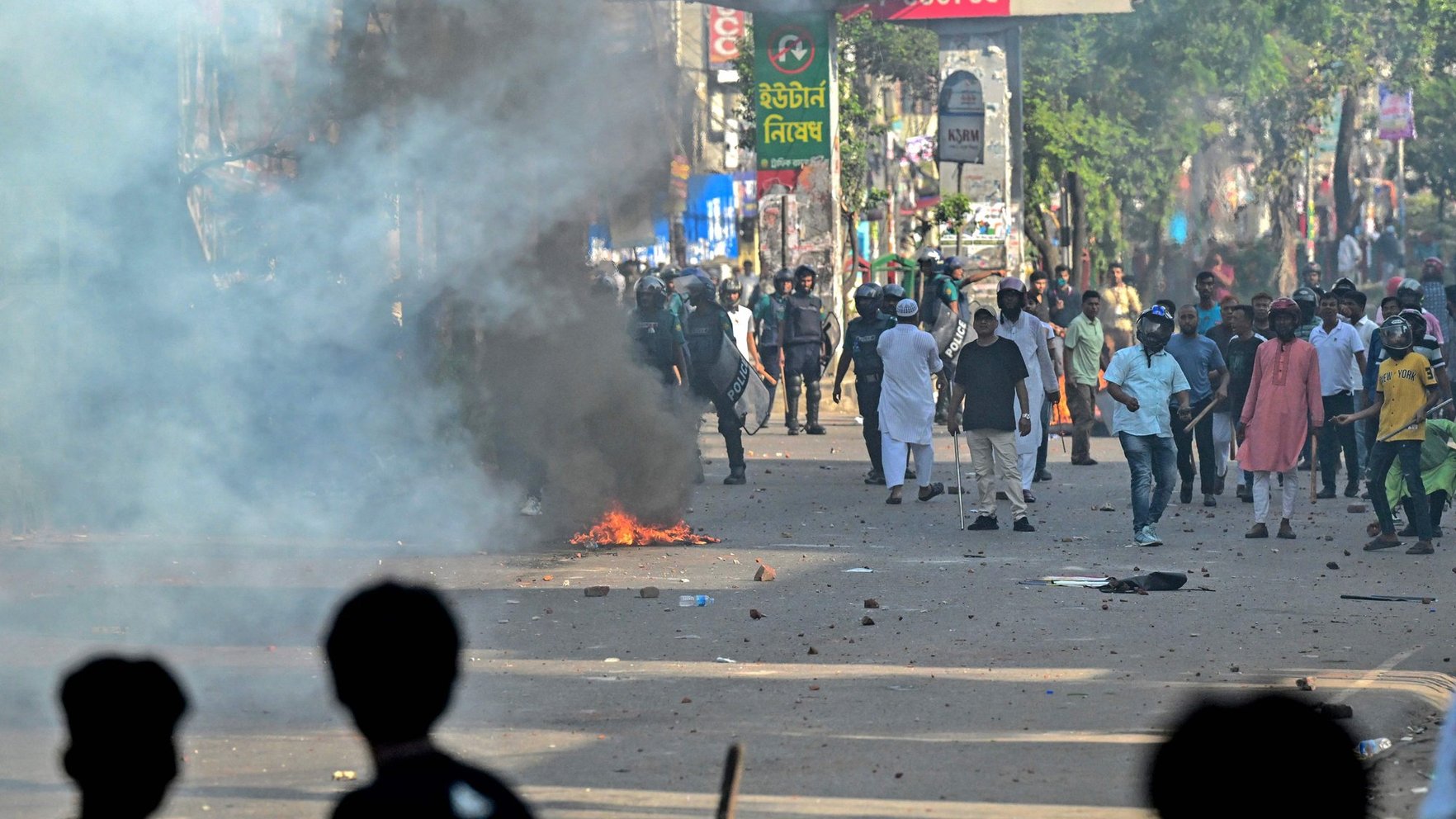 bangladesa-protestetaji-aizdedzinajusi-valsts-televizijas-eku