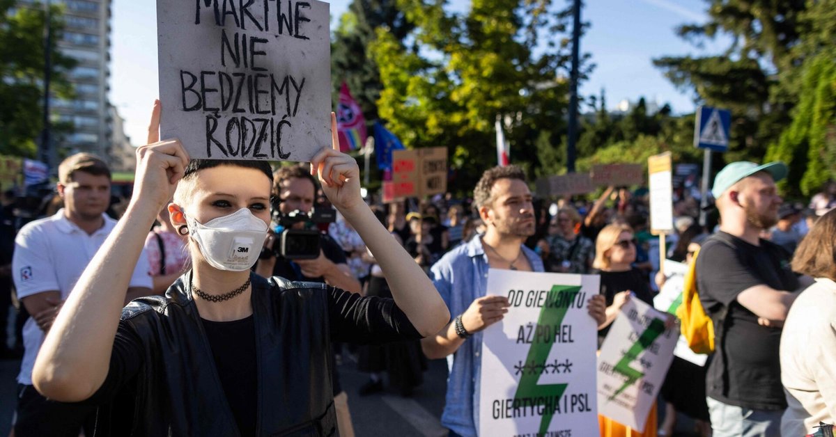 lenkijoje-atmetus-pasiulyma-dekriminalizuoti-pagalba-atliekant-aborta-kilo-protestai