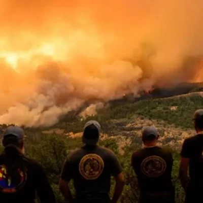 megaincendio-en-california-desafia-a-los-bomberos-y-amenaza-a-miles-de-personas