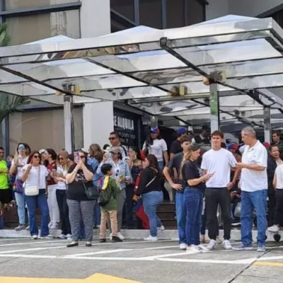 elecciones-en-venezuela-|-decenas-de-venezolanos-acuden-a-las-urnas-para-votar-en-las-presidenciales-desde-panama