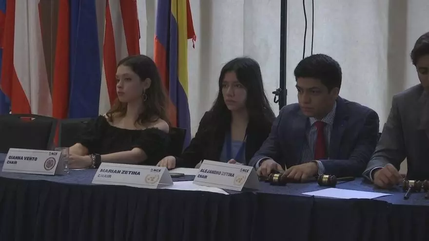 jovenes-debaten-temas-de-alto-nivel,-simulan-problematicas-discutidas-en-las-naciones-unidas