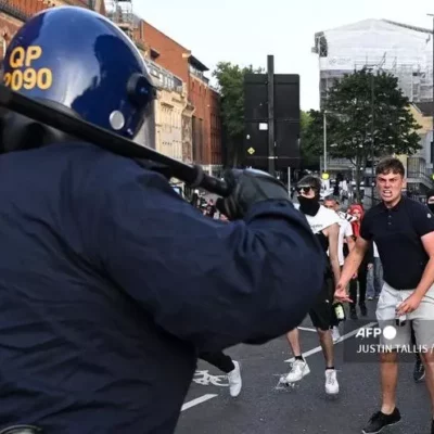 quinto-dia-de-violentas-protestas-de-la-extrema-derecha-en-reino-unido