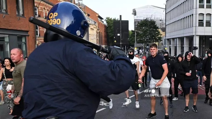 quinto-dia-de-violentas-protestas-de-la-extrema-derecha-en-reino-unido