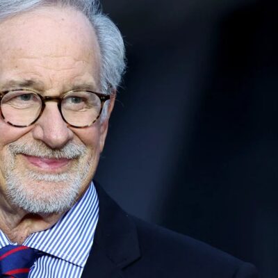 la-increible-historia-de-como-steven-spielberg-retomo-la-universidad-y-uso-sus-peliculas-para-aprobar