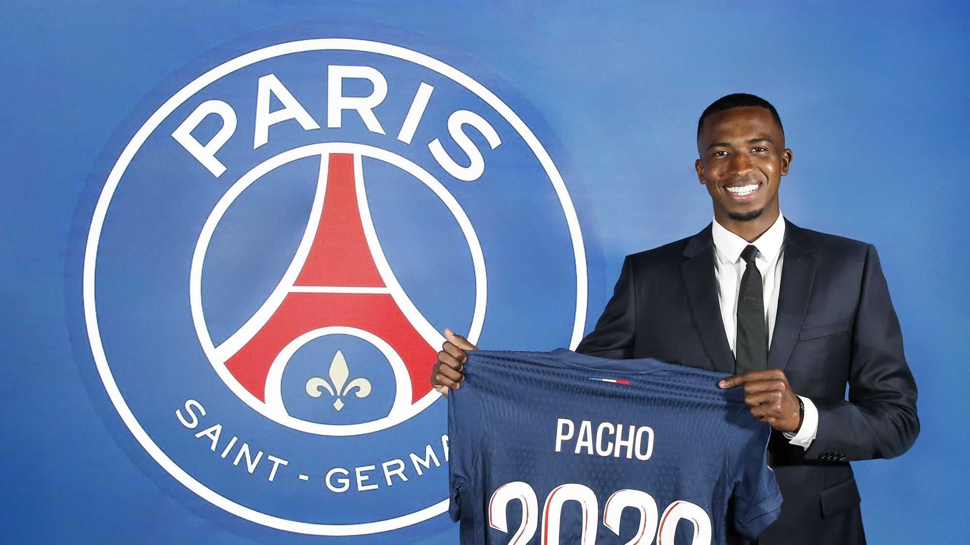 willian-pacho-es-presentado-oficialmente-en-psg-de-francia