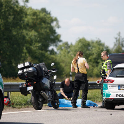 varenos-rajone-–-automobilio-ir-motociklo-susidurimas