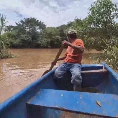 residentes-de-tulumtum-en-veraguas-piden-un-puente-colgante,-solo-pueden-movilizarse-en-bote