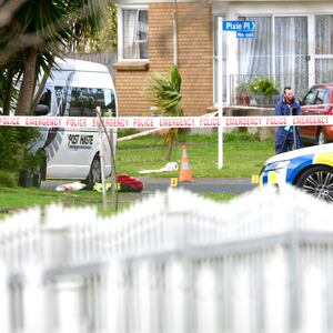 pakuranga-fatal-shooting:-victim-dies-in-vehicle,-armed-police-at-scene