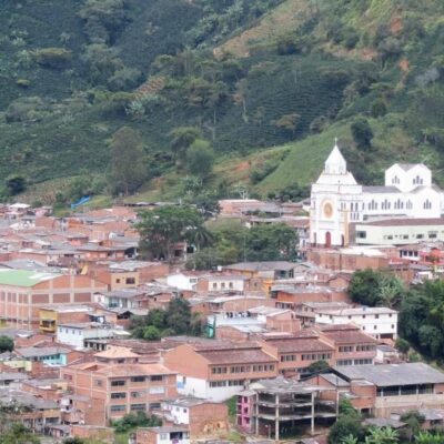 un-muerto-y-un-herido-deja-enfrentamiento-entre-agc-y-banda-delincuencial-en-el-casco-urbano-de-betulia,-antioquia