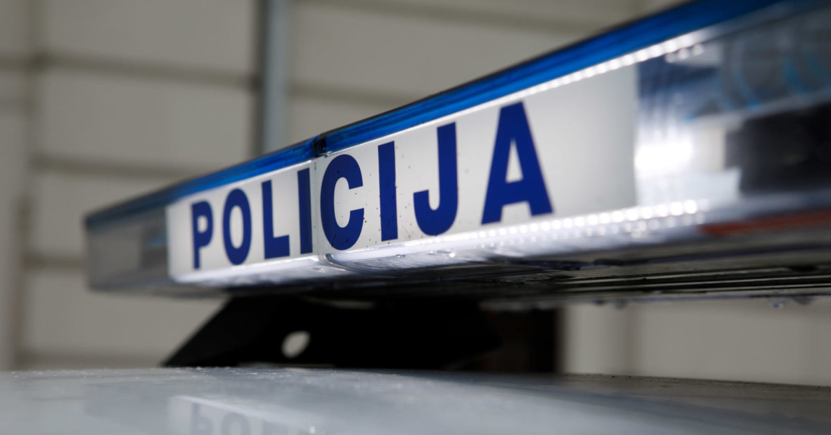 policijos-pareigunu-apsimetes-sukcius-is-moters-isviliojo-12,5-tukst.-euru