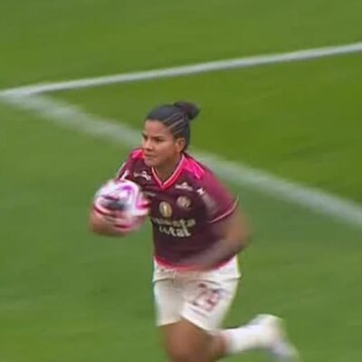 golazo-de-manuela-gonzales-con-potente-remate-en-el-alianza-lima-vs-universitario-por-la-final-de-la-liga-femenina-2024