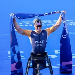 jetze-plat-verovert-voor-derde-keer-op-rij-goud-op-paralympische-triatlon