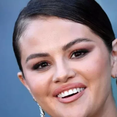 selena-gomez-sorprendio-a-equipo-de-voleibol-de-secundaria-que-le-pidio-que-fuera-a-uno-de-sus-partidos