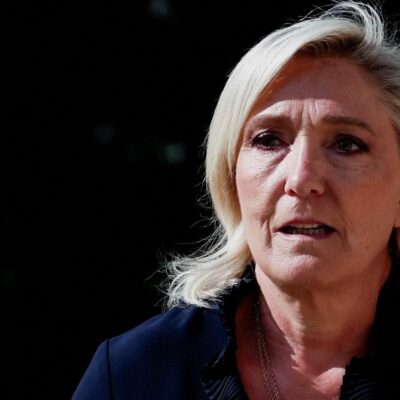 «notre-prix-va-etre-tres-cher»-:-le-rn-laisse-toujours-planer-la-menace-d’une-censure