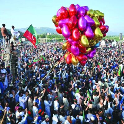 thousands-defy-roadblocks-in-rally-for-former-premier-khan