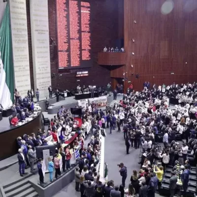 manifestantes-irrumpen-en-senado-de-mexico-y-frenan-debate-de-reforma-judicial