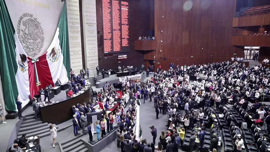 manifestantes-irrumpen-en-senado-de-mexico-y-frenan-debate-de-reforma-judicial