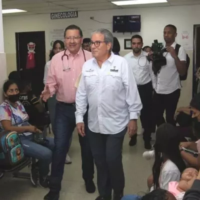 ministro-de-salud-realiza-visita-sorpresa-a-instalaciones-medicas-de-la-region-metropolitana