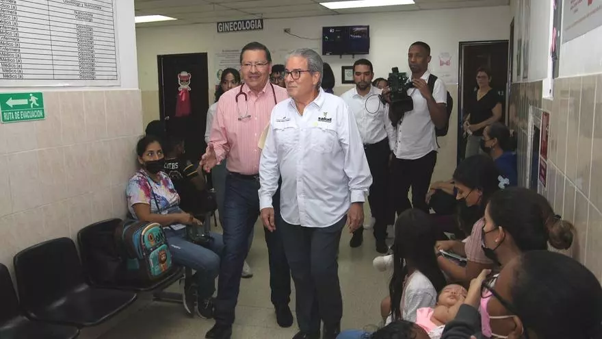 ministro-de-salud-realiza-visita-sorpresa-a-instalaciones-medicas-de-la-region-metropolitana