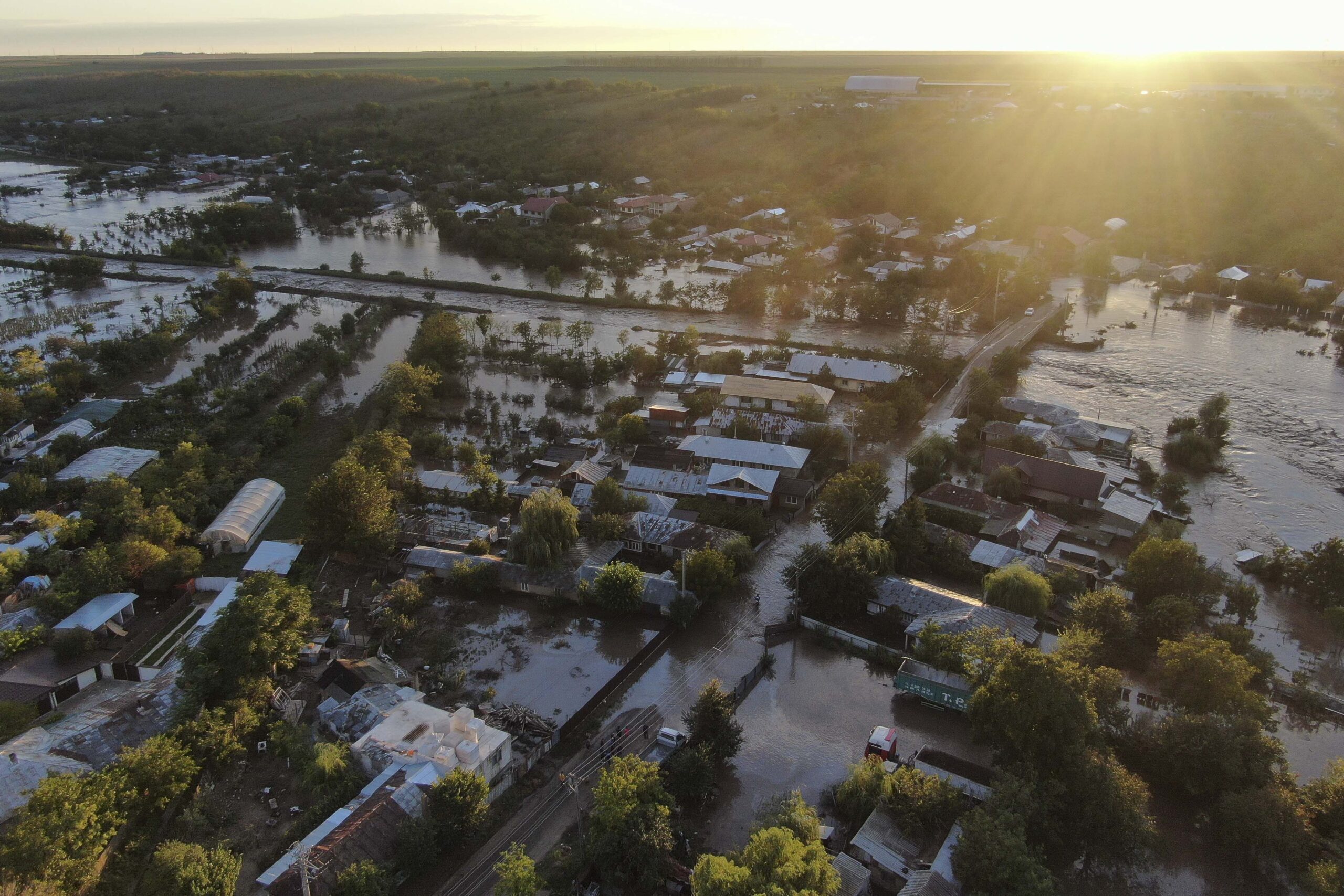 peste-400-de-tone-de-alimente-si-containere-de-locuit-vor-ajunge-la-localnicii-ramasi-fara-case-din-galati