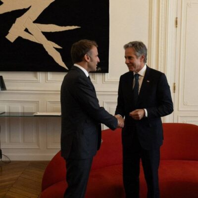 french-president-meets-us-state-secretary