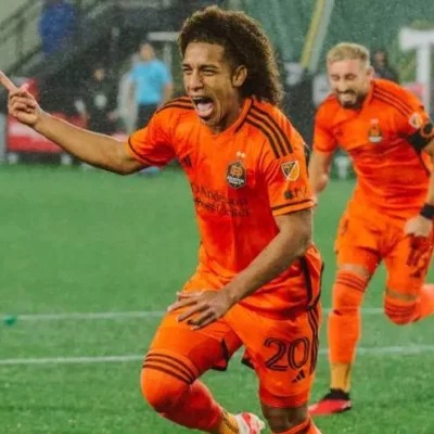 adalberto-carrasquilla-le-dio-la-victoria-al-houston-dynamo-con-un-golazo