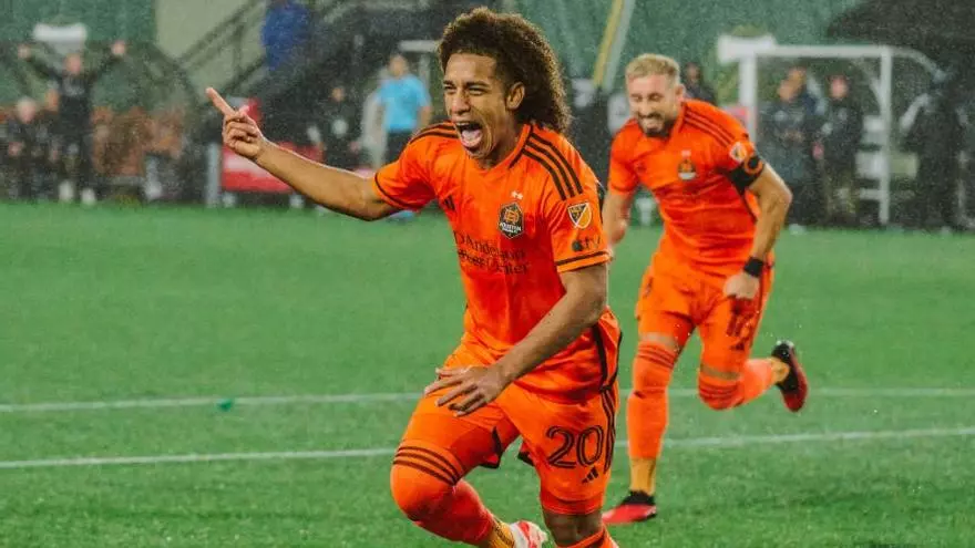 adalberto-carrasquilla-le-dio-la-victoria-al-houston-dynamo-con-un-golazo