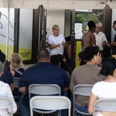 ciudadanos-acuden-a-inscribirse-y-reactivarse-a-horas-de-que-cierre-el-registro-electoral