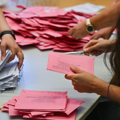 partidul-cancelarului-german-castiga-la-limita-alegerile-regionale-din-brandenburg.-extrema-dreapta-sufla-in-ceafa-spd-(exit-poll)