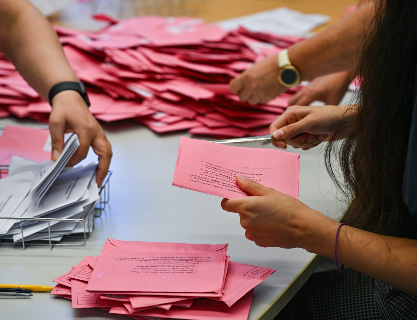 partidul-cancelarului-german-castiga-la-limita-alegerile-regionale-din-brandenburg.-extrema-dreapta-sufla-in-ceafa-spd-(exit-poll)