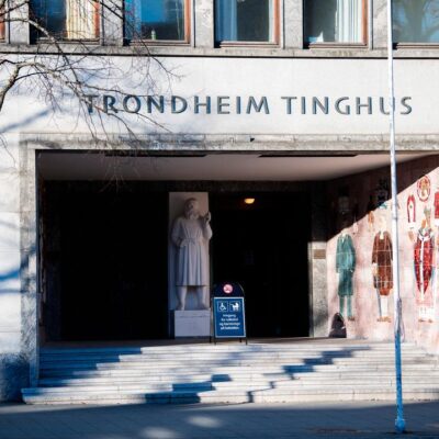 mann-domt-til-tvungen-omsorg-for-sverddrap-i-trondheim