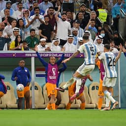 paredes-roste-bal-op-wk-bewust-in-dug-out-oranje:-‘kwam-door-hun-uitspraken’