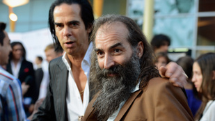 nick-cave-a-fia-halala-ota-eloszor-keszitett-lemezt-a-teljes-zenekarral