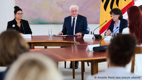 politische-gewalt:-steinmeier-trifft-opfer-und-angehorige