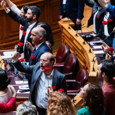 parlamento-cria-grupo-de-trabalho-para-decidir-como-assinala-o-25-de-novembro-de-1975