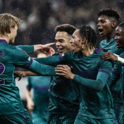 de-fans-hoefden-dit-keer-niet-te-fluiten-en-konden-zelfs-zingen:-anderlecht-begint-met-europese-zege-tegen-ferencvaros