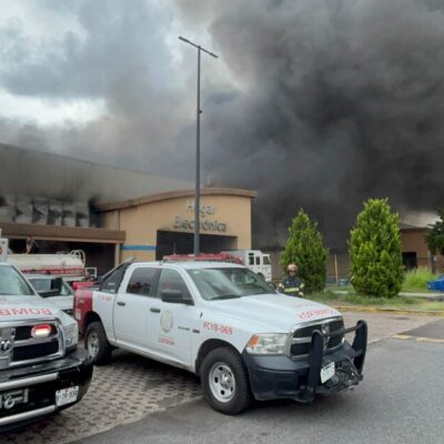 se-registra-intenso-incendio-en-tienda-comercial-en-guadalajara;-se-desconoce-la-causa-del-siniestro