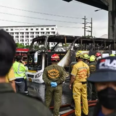 un-autobus-escolar-se-incendia-en-tailandia-causando-varios-muertos