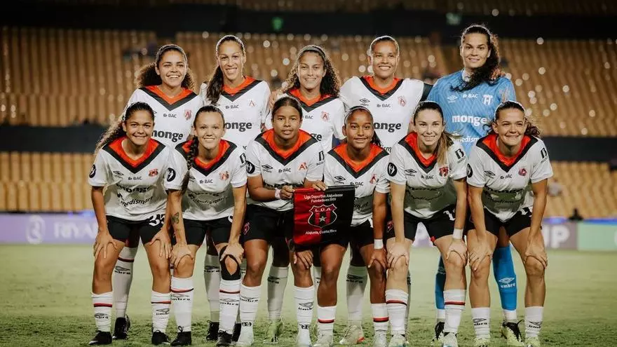 panamena-kenia-rangel-y-alajuelense-dominadas-por-tigres-femenil-en-concacaf-w-champions-cup