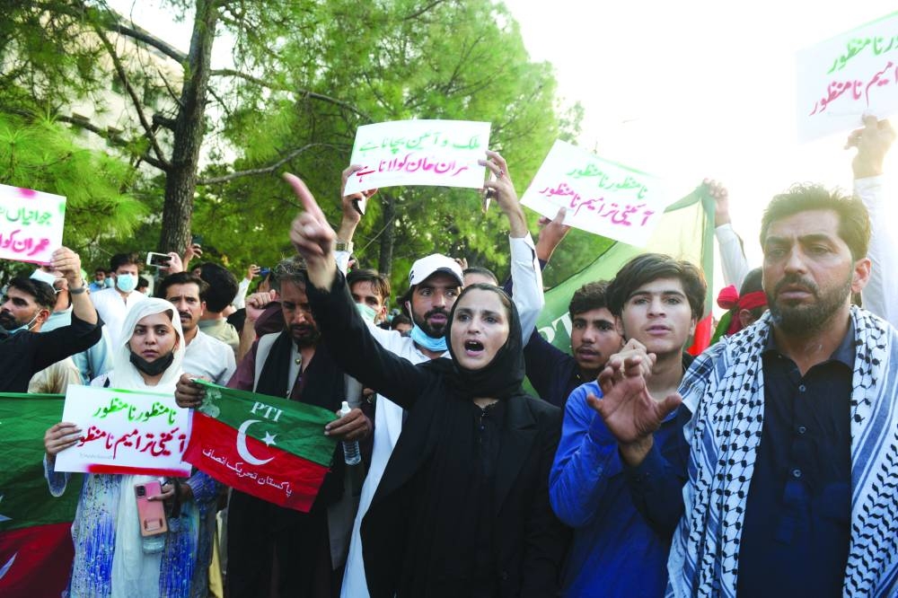 authorities,-supporters-of-former-pm-khan-clash-in-islamabad