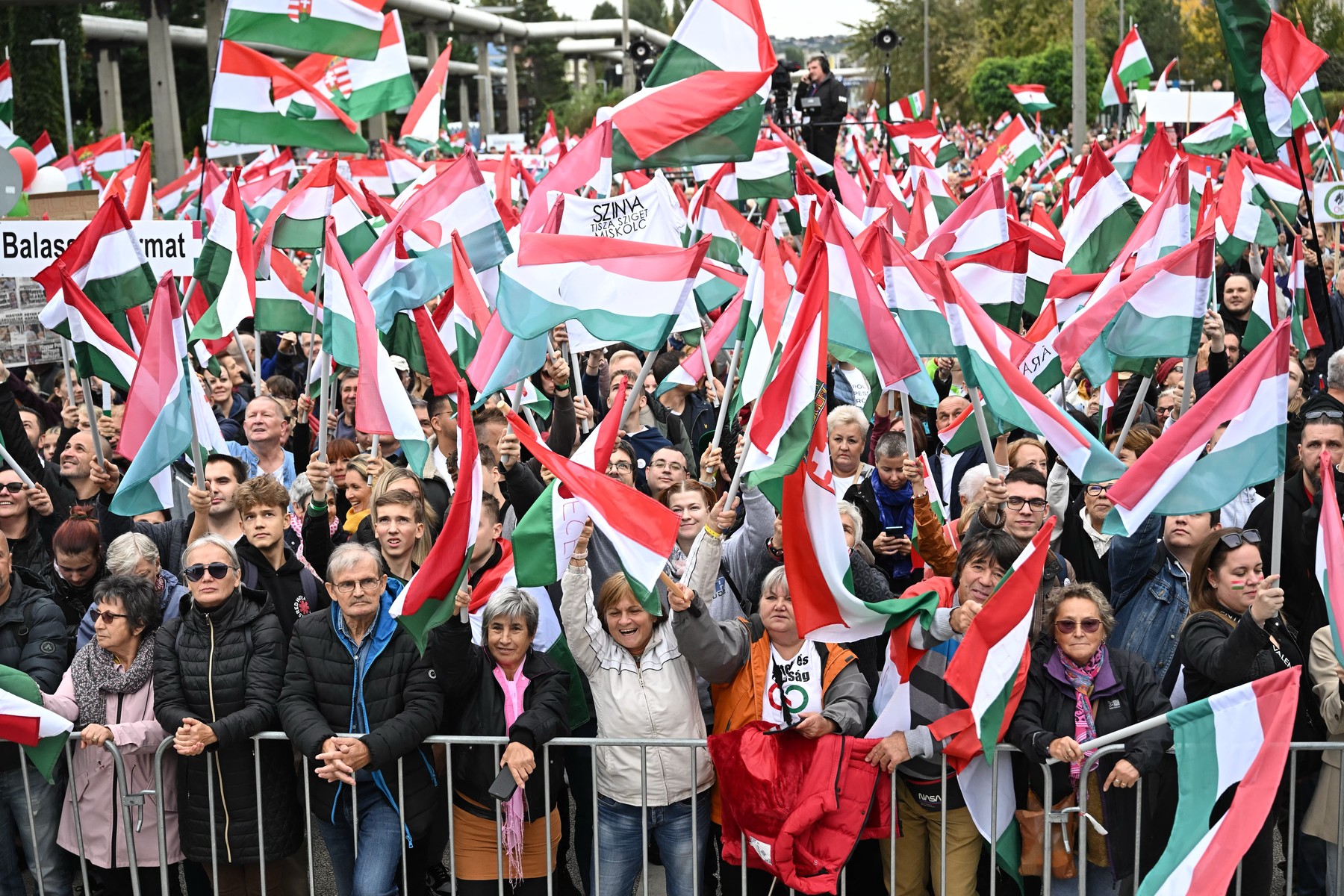 protest-cu-mii-de-oameni-la-budapesta-fata-de-„propaganda-guvernamentale-din-presa”.-„ne-am-saturat-de-minciuni”